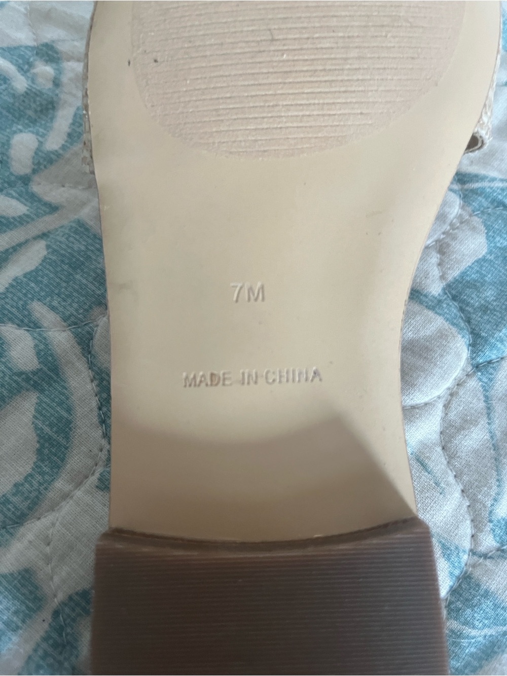 Lilly Pulitzer Nessa slide —  Gold-Tone Straw Slide Sandals - Beige - size 7 - Picture 3 of 3